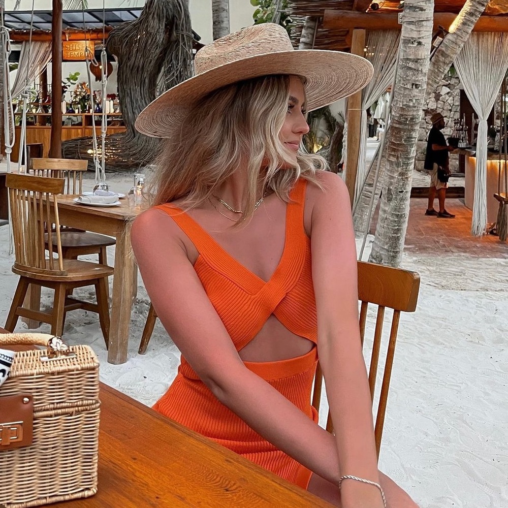 Orange dress 🍊